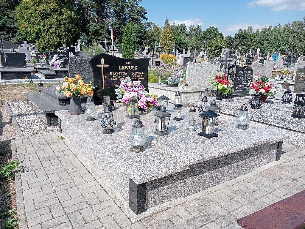 Grób Krystyna Lewusz